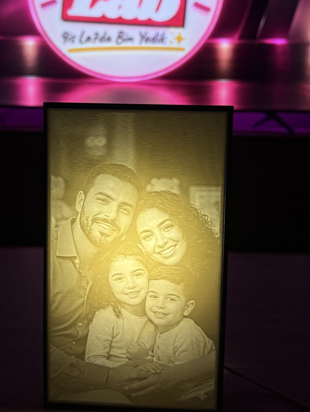 Sourti Light Box : un portrait révélé par la lumière